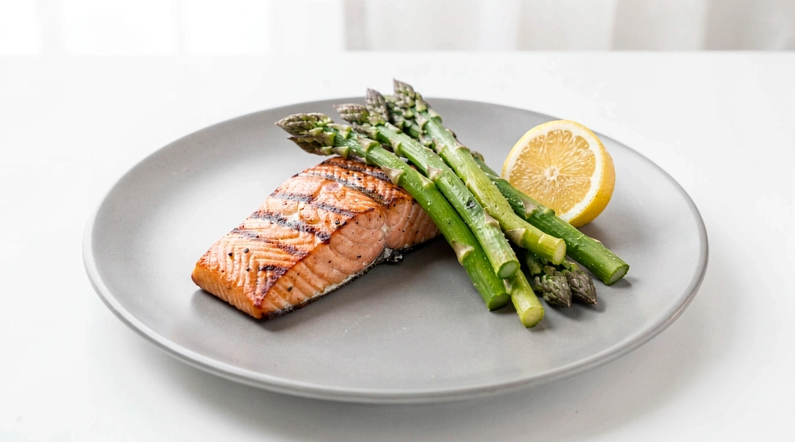 Cena ligera salmón con espárragos